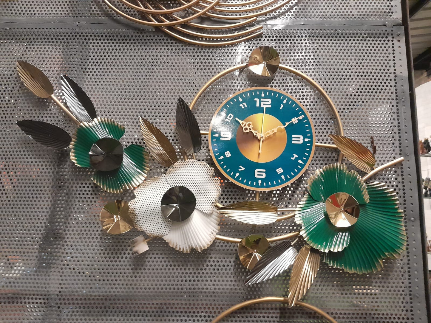 Green Upstangig Wall Clock 34*18
