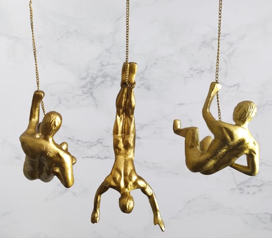 Aluminium Gold Finish Climbing Man 16*21*16-V Home Decor