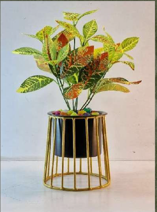 Cylinder Planter with golden color stand 10*10*13*1