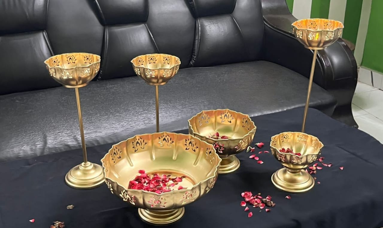 Lotus Cut Urli With Lotus Cut Stand & 3 Floating Diya  7*8*12