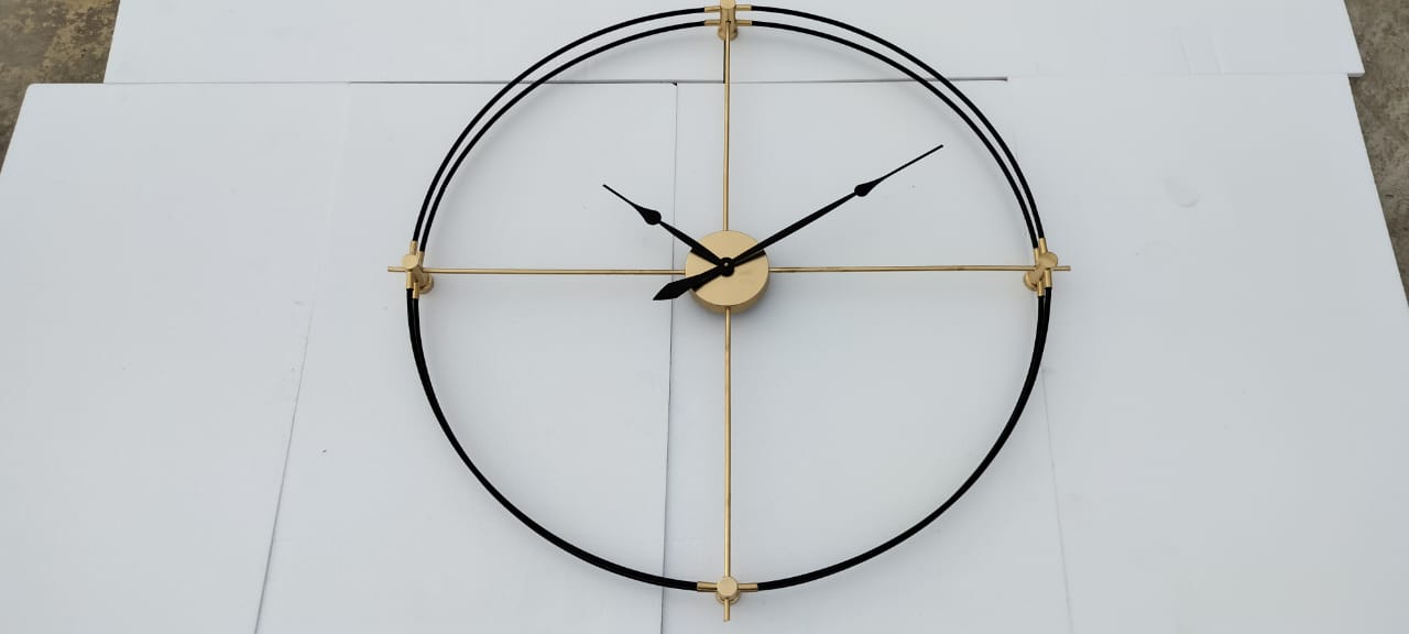 Black Double Pipe Clock With Golden Strings 24*24