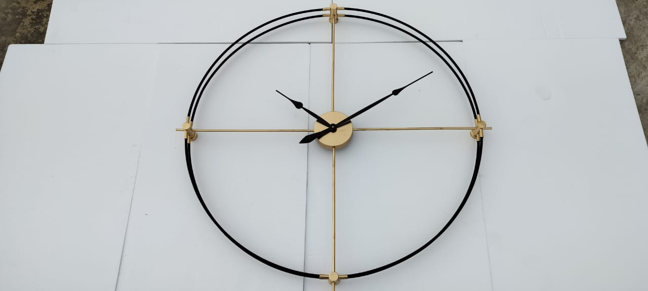 Black Double Pipe Clock With Golden Strings 24*24