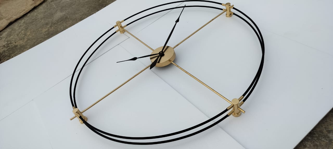 Black Double Pipe Clock With Golden Strings 24*24