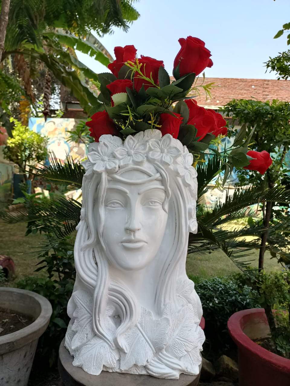 Polyresin White Lady Face Planter 17*10